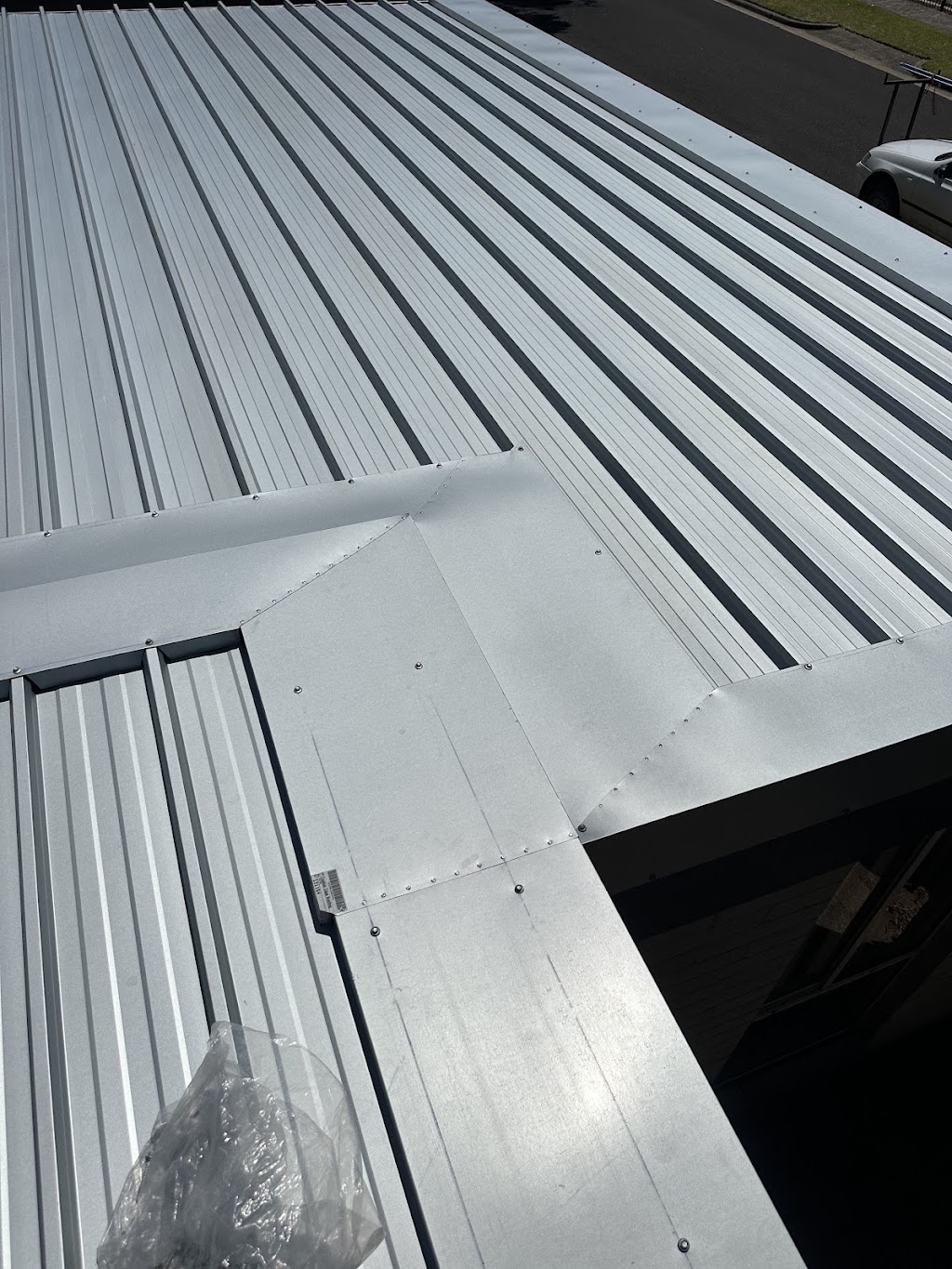 Custom Edge Roofing | 23 Lambert Ave, Newtown VIC 3220, Australia | Phone: 0401 732 672