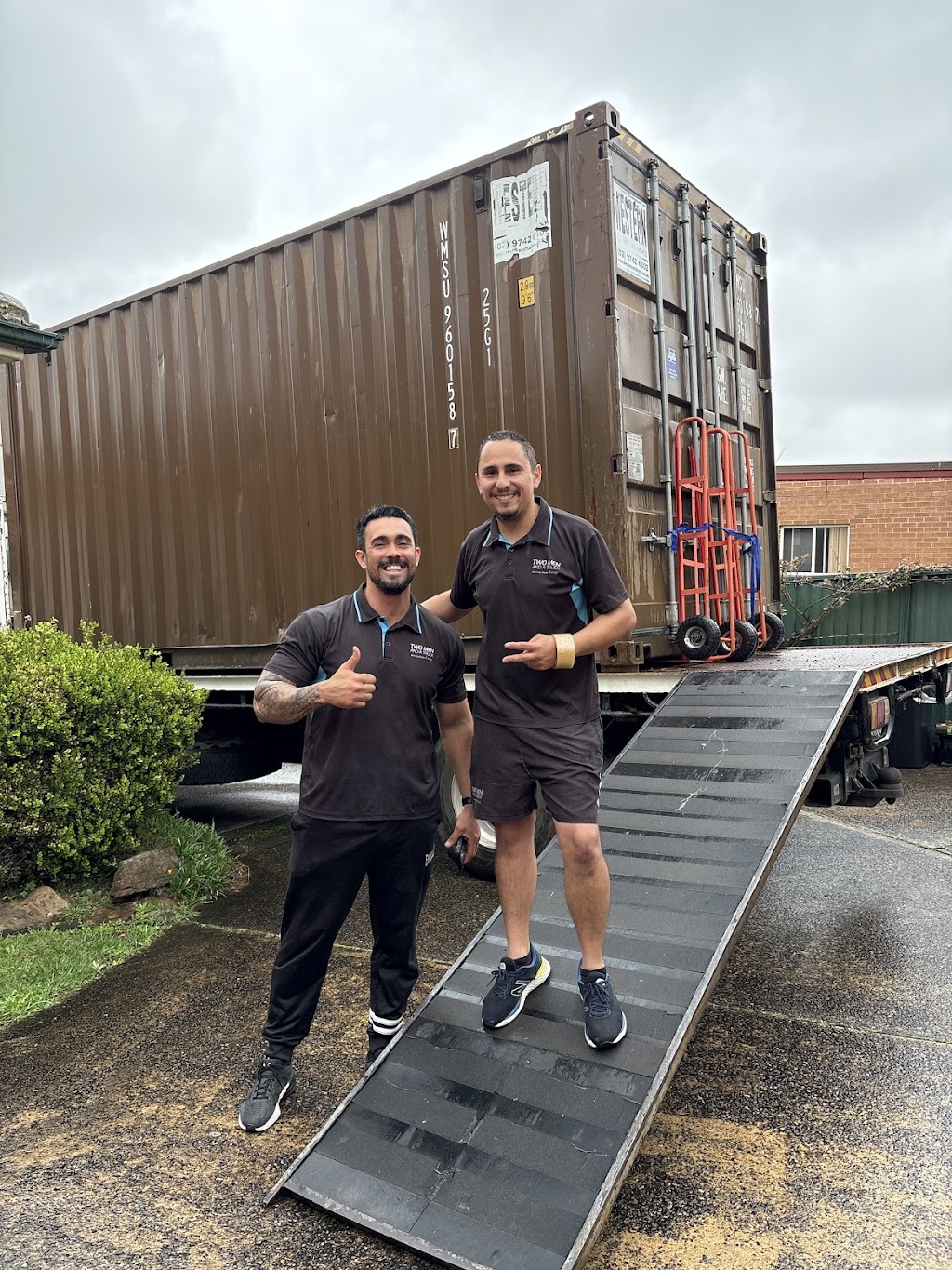 TWO MEN AND A TRUCK | 8 Woodbine Pl, Toronto NSW 2283, Australia | Phone: 1300 880 412