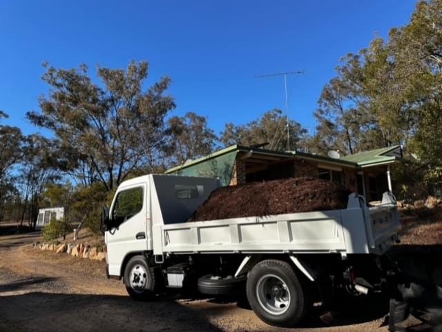 Durrys Tipper Hire | 34 Parkridge Dr, Withcott QLD 4352, Australia | Phone: 0421 995 918