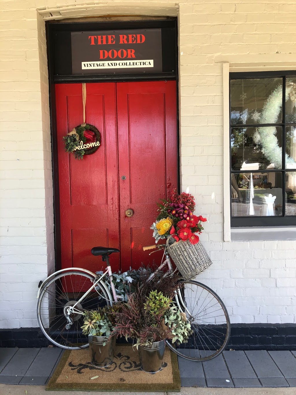 The Red Door Vintage and Collectica | 31 Gidley St, Molong NSW 2866, Australia | Phone: 0407 623 393