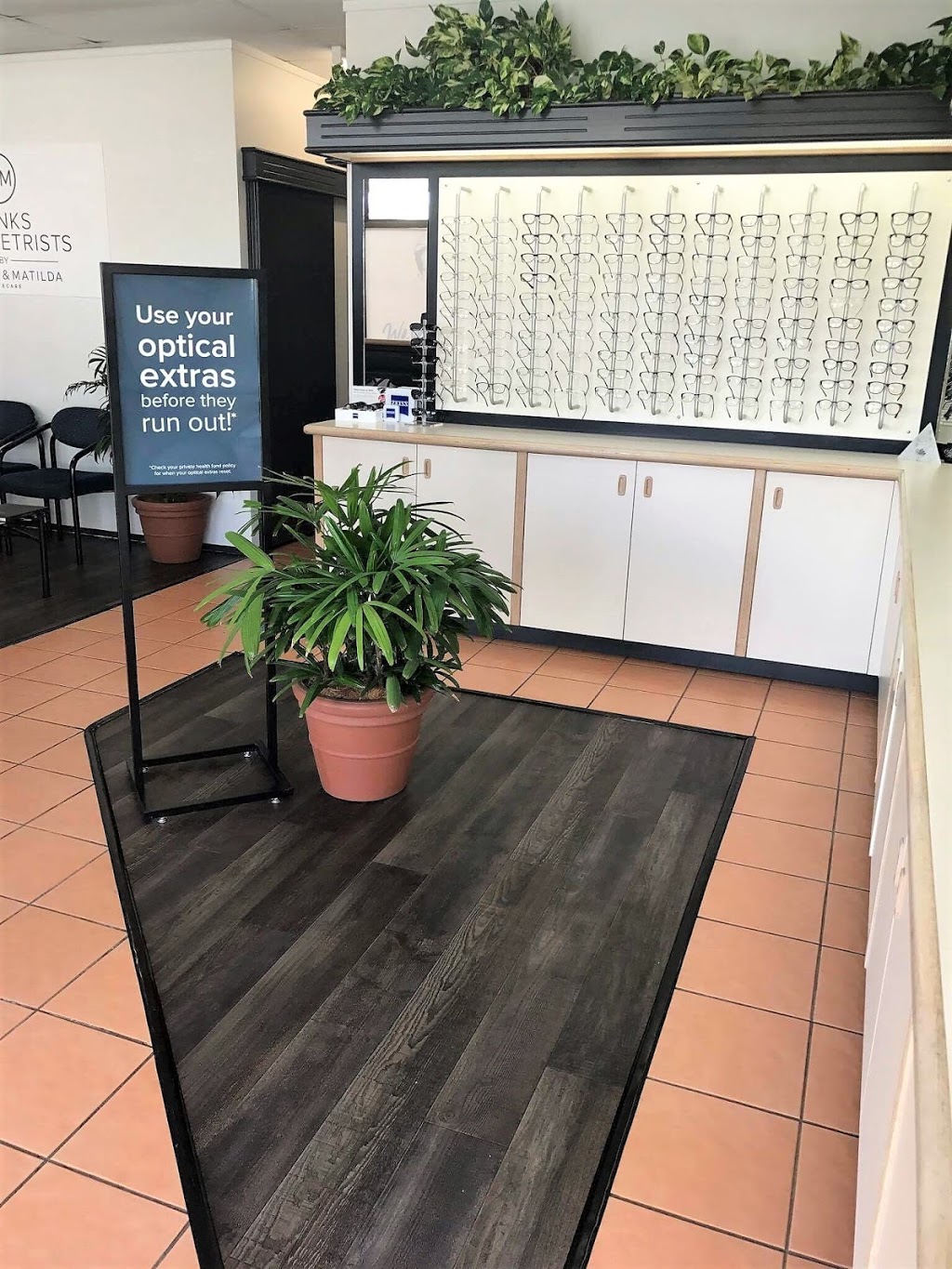 Hanks Optometrists by G&M Eyecare | health | shop 4/124 Main St, Proserpine QLD 4800, Australia | 0749452411 OR +61 7 4945 2411