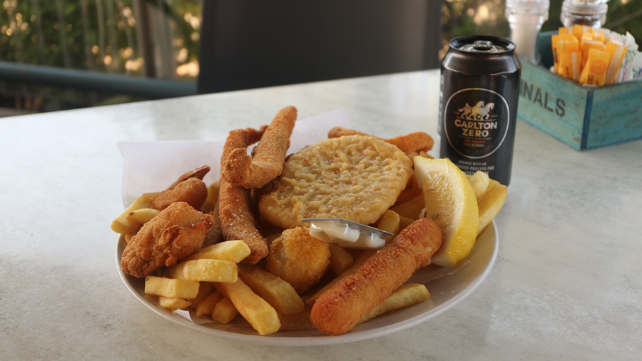 Dougs Seafood Cafe | meal takeaway | 60 Flinders Parade, Sandgate QLD 4017, Australia | 0732694713 OR +61 7 3269 4713