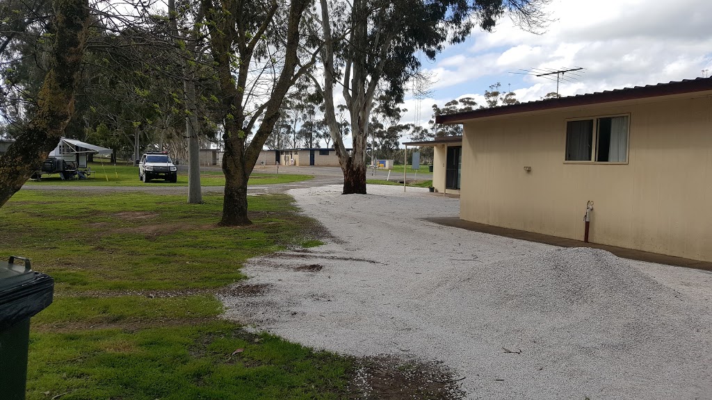 Riverton Caravan Park | Corner of Oxford Terrace and Torrens Road, Barrier Highway SA 5422, Australia | Phone: (08) 8847 2419