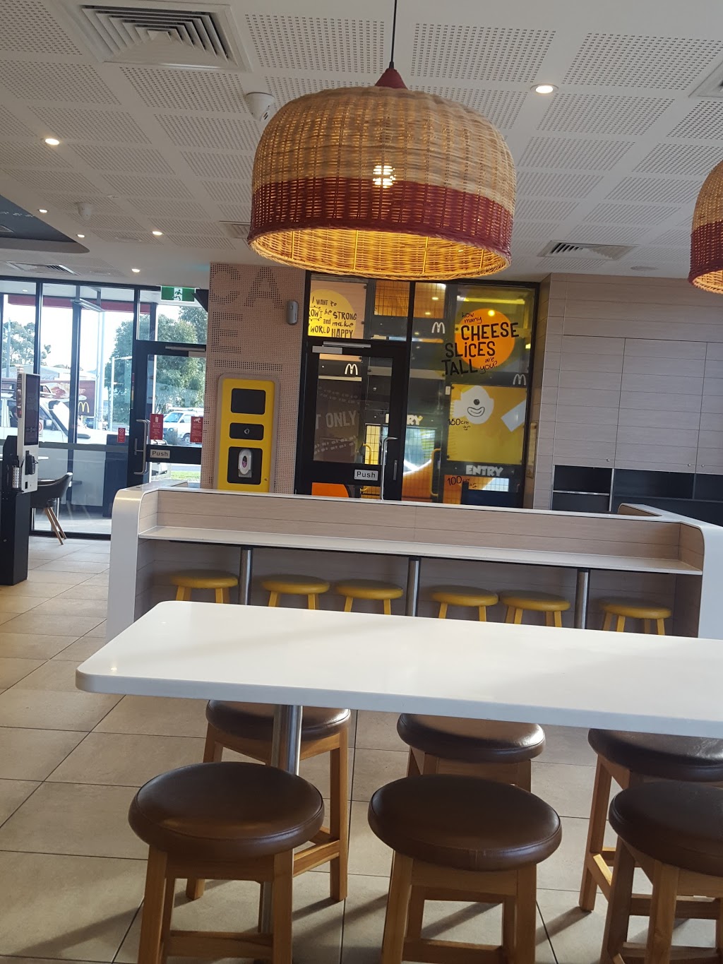 McDonalds California Gully | cafe | 2 Stafford St, California Gully VIC 3556, Australia | 0354462421 OR +61 3 5446 2421