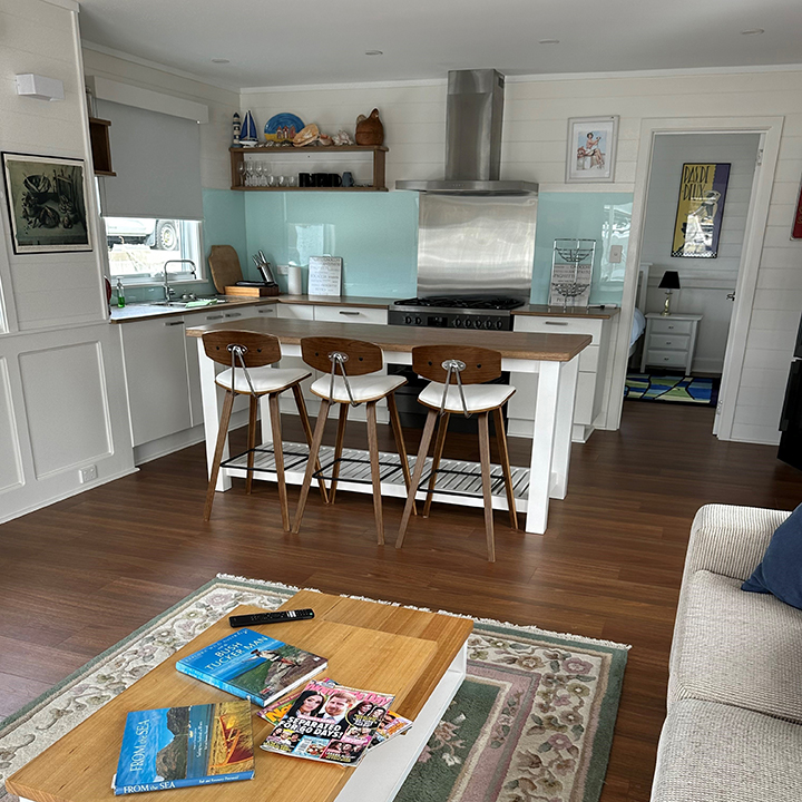 Hobart Scenic House Boat Accommodation | 61 Ferry Rd, Kettering TAS 7155, Australia | Phone: 0412 849 935