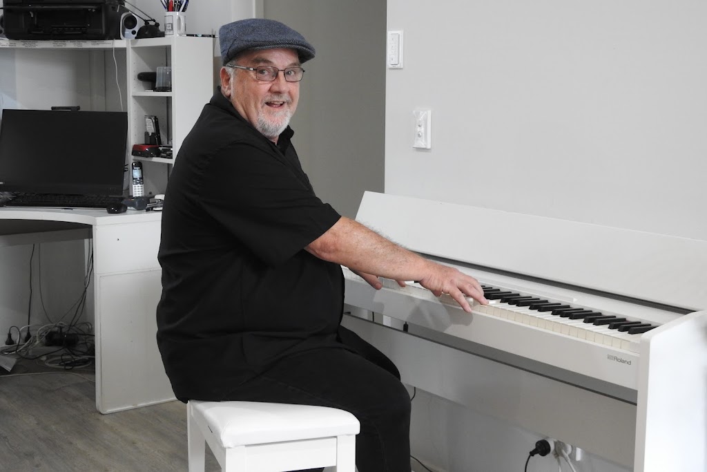 Terry Lindsay Entertainer | Opal Bvd, Logan Village QLD 4207, Australia | Phone: 0434 230 703