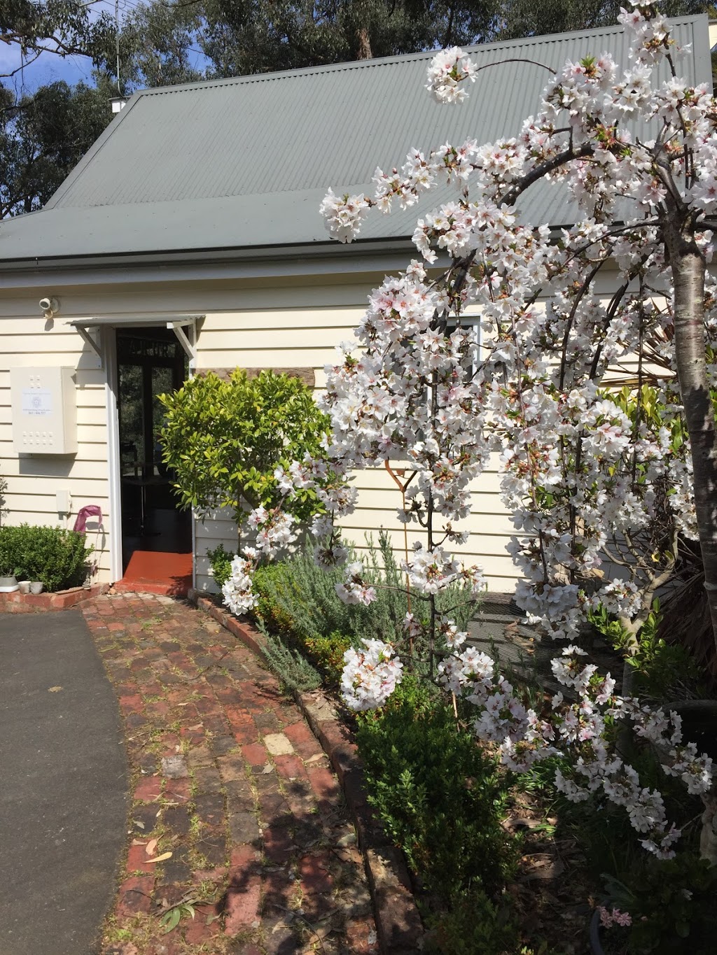 Sakura beauty spa retreat | 54 Vernon Rd, Beaconsfield VIC 3807, Australia | Phone: 0411 896 557