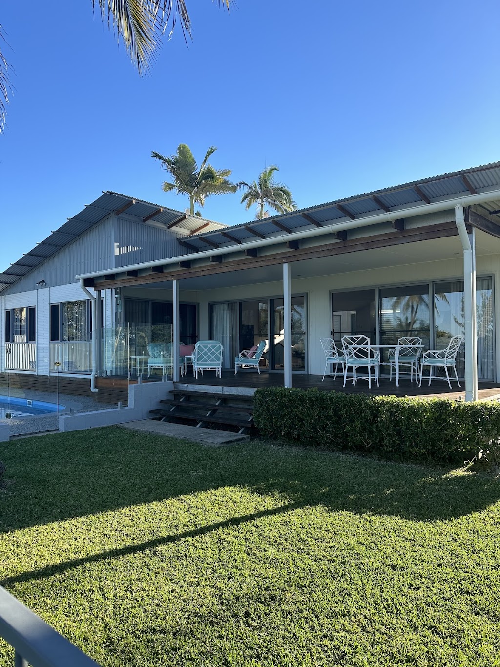 Iluka Palms Holiday Home | 34 The Esplanade, Grasstree Beach QLD 4740, Australia | Phone: 0466 256 220