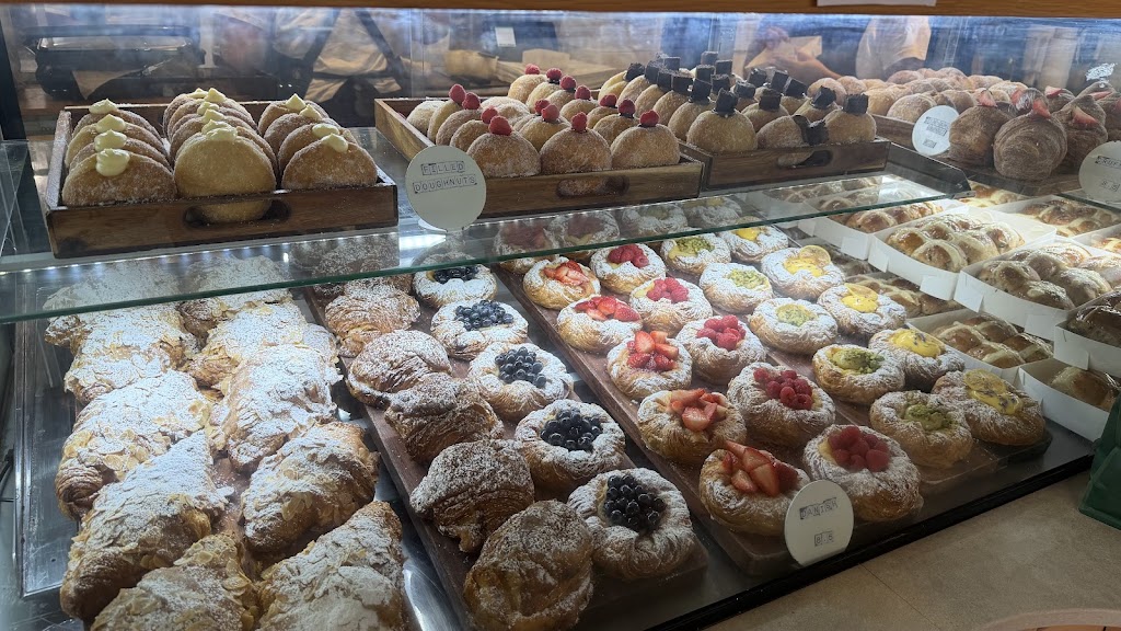 Darvella Patisserie | Shop 1/37 Oxford St, Bulimba QLD 4171, Australia | Phone: (07) 3902 0360