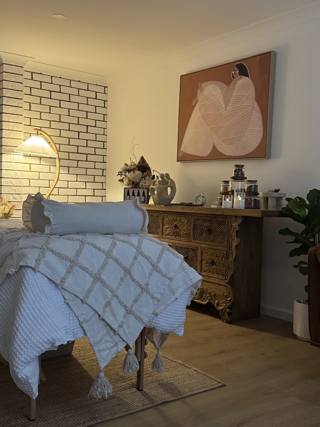 Luxe Parlour Cowra | 2 River Park Rd, Cowra NSW 2794, Australia | Phone: 0400 896 807