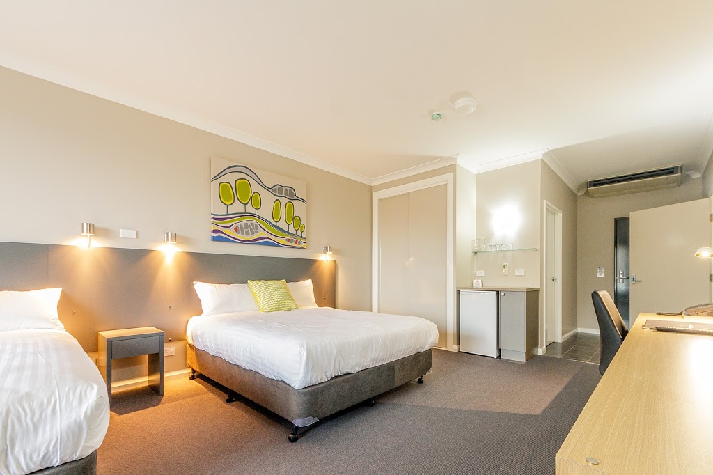 Cowra Services Club Motel | 105/111 Brisbane St, Cowra NSW 2794, Australia | Phone: (02) 6341 1999