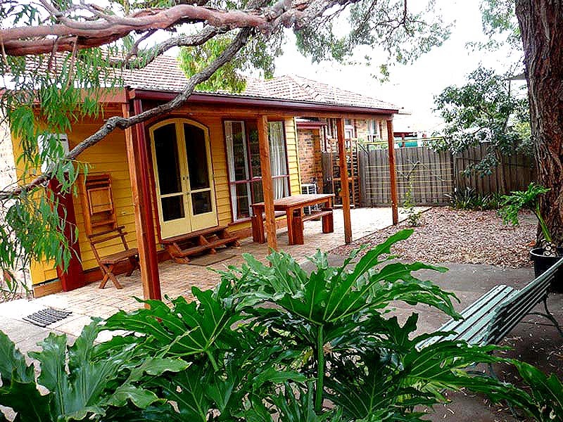 Gardenvale Cottages | 3A Lucy St, Gardenvale VIC 3185, Australia | Phone: (03) 9596 3498