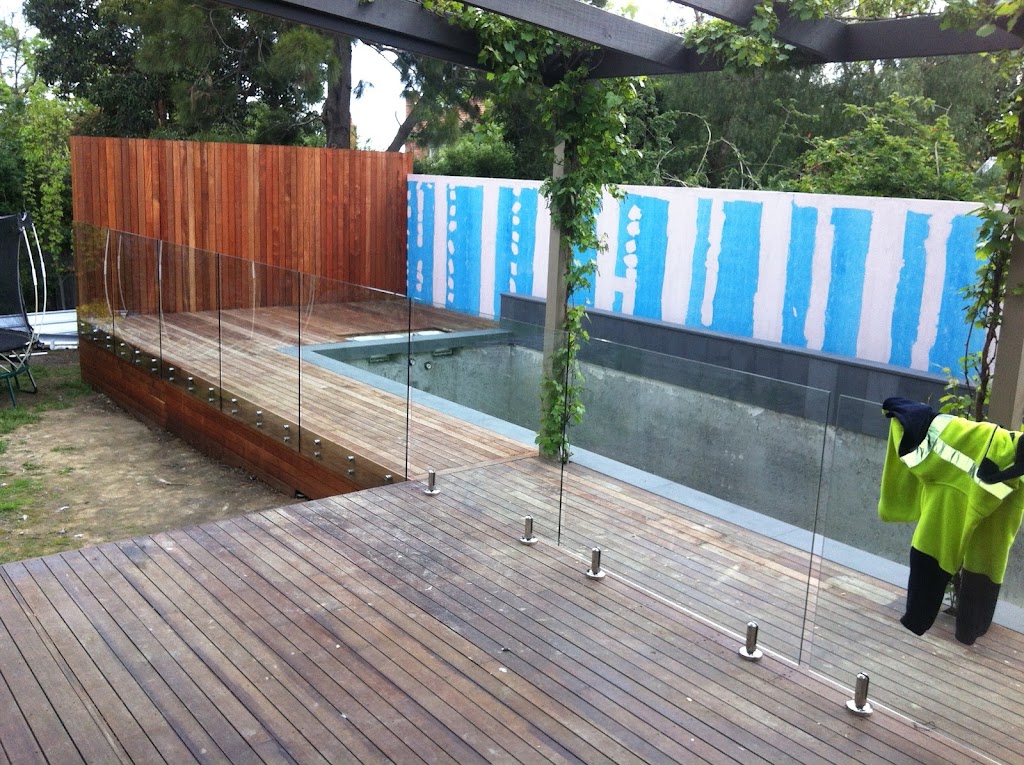 Glass Fence Constructions Melbourne | 276 Station Rd, New Gisborne VIC 3438, Australia | Phone: 0414 579 505