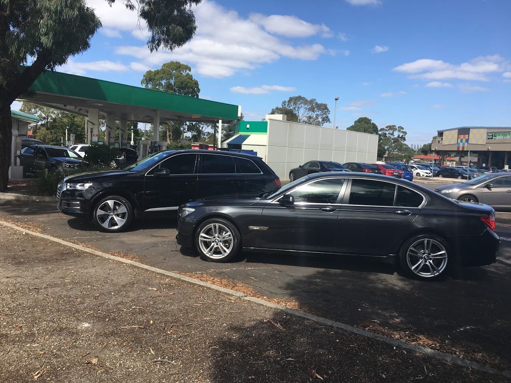 Chauffeur In Melbourne - Luxury Airport Transfers / Private Cars | 23 Elphinstone Way, Caroline Springs VIC 3023, Australia | Phone: 0421 799 199