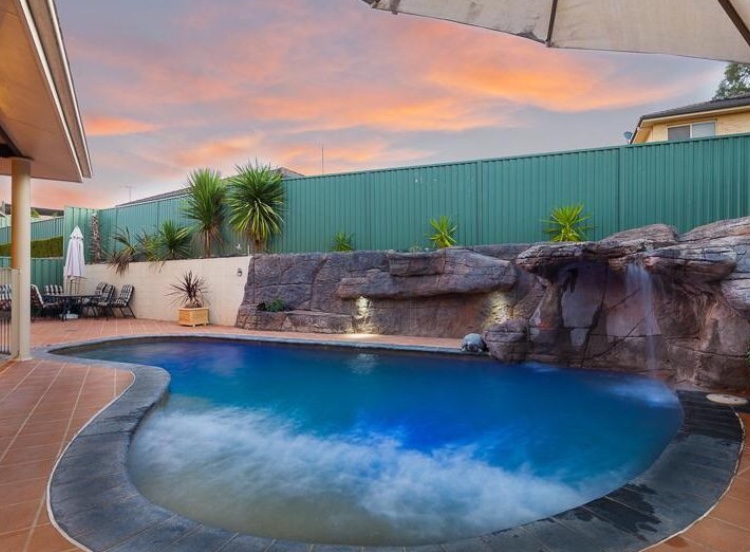 Glenmore Park Pool Service | 12 Gemalong Pl, Glenmore Park NSW 2745, Australia | Phone: 0407 250 842