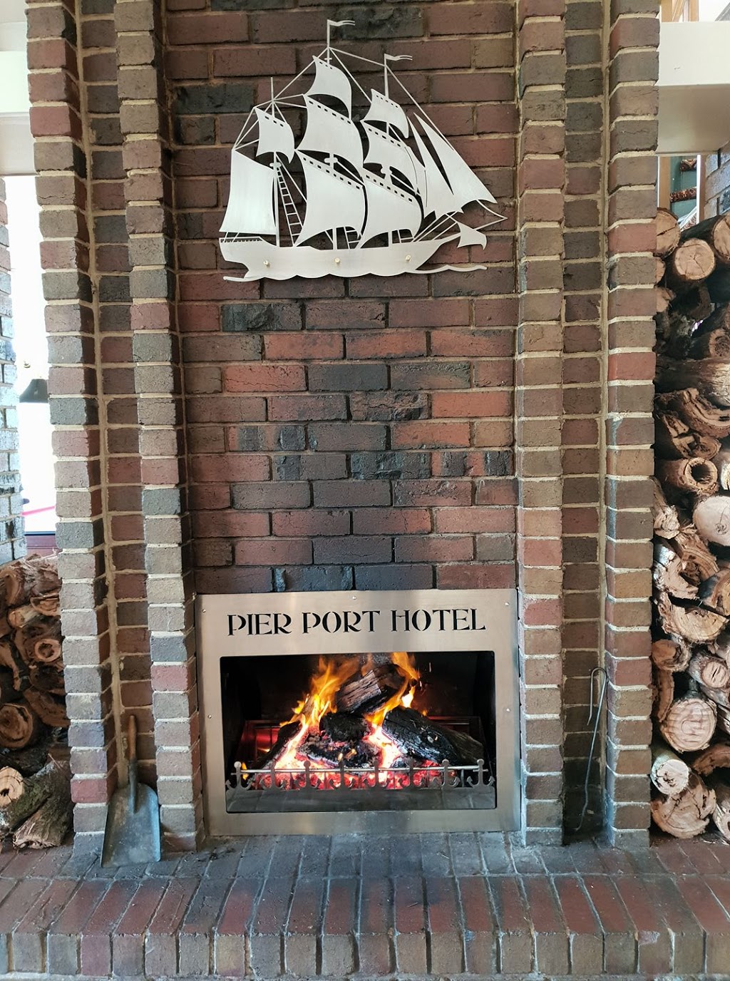 Pier Port Hotel | restaurant | 85/91 Lewis St, Port Welshpool VIC 3965, Australia | 0356881333 OR +61 3 5688 1333