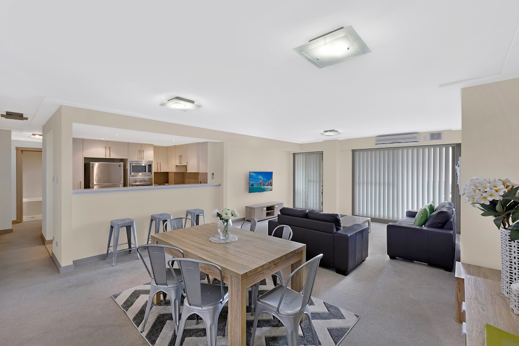 Sandy Cove Apartments | 2/8 Ozone St, The Entrance NSW 2261, Australia | Phone: (02) 4332 7692