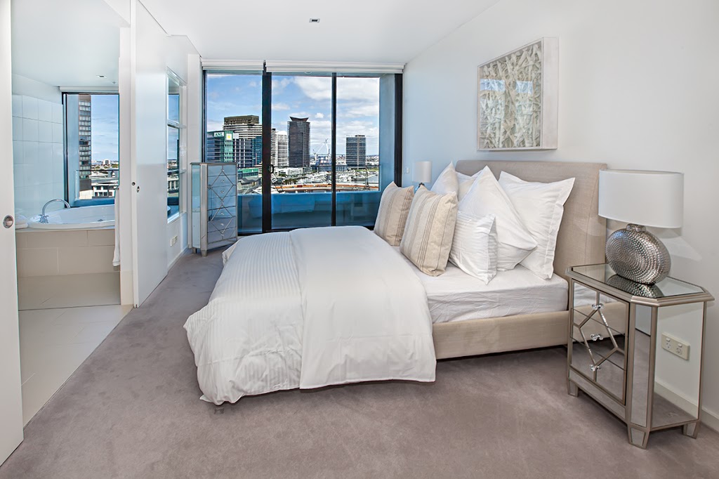 Waterfront Melbourne Apartments | lodging | 60 Siddeley St, Docklands VIC 3008, Australia | 0396298877 OR +61 3 9629 8877