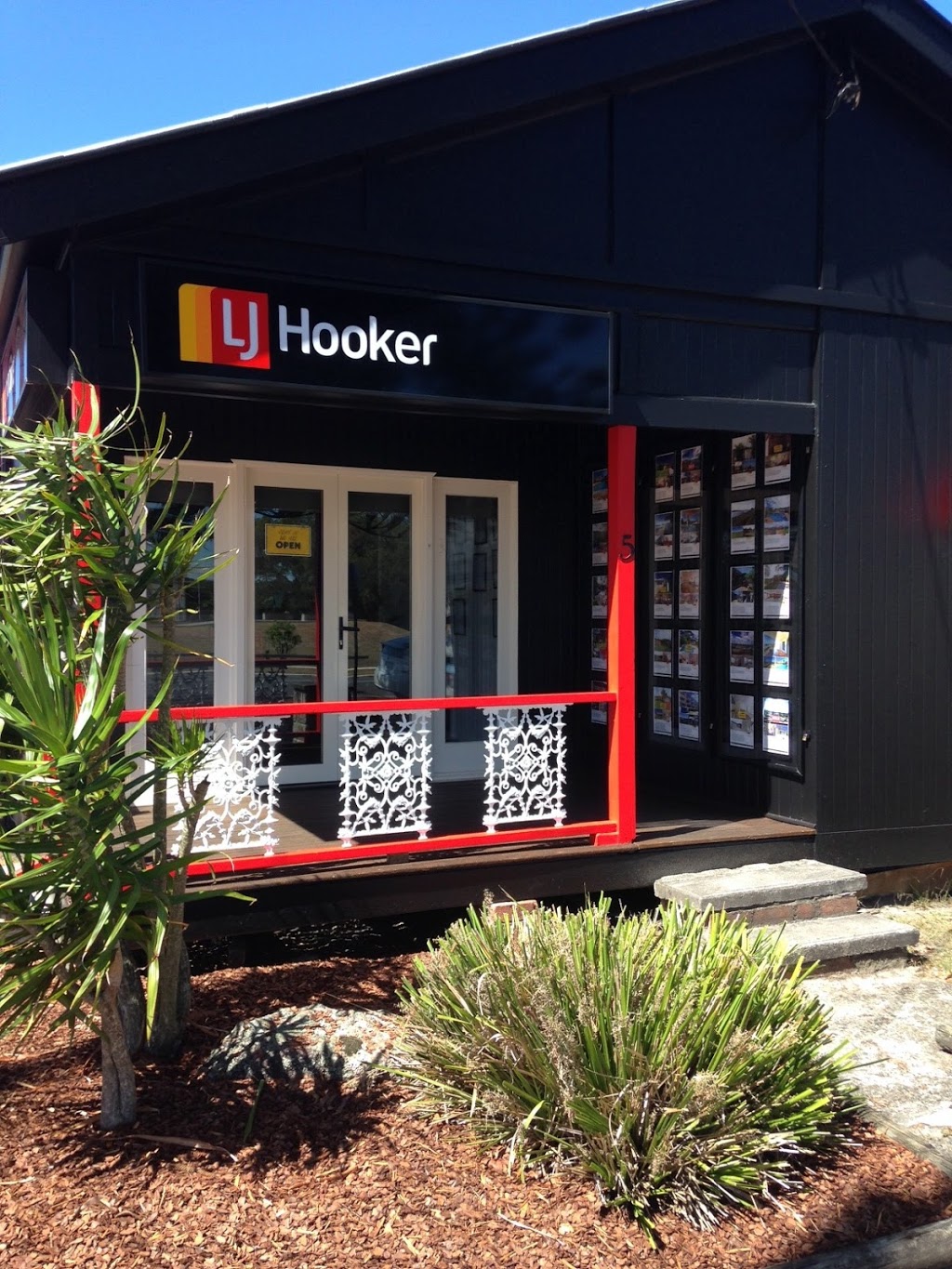 LJ Hooker Yamba | real estate agency | 5 River St, Yamba NSW 2464, Australia | 0266462202 OR +61 2 6646 2202