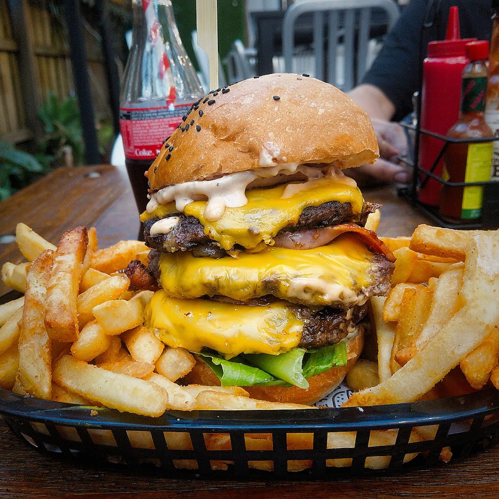 Flame Trees Burger Bar | 741 Mountain Hwy, Bayswater VIC 3153, Australia | Phone: 3 9720 5772