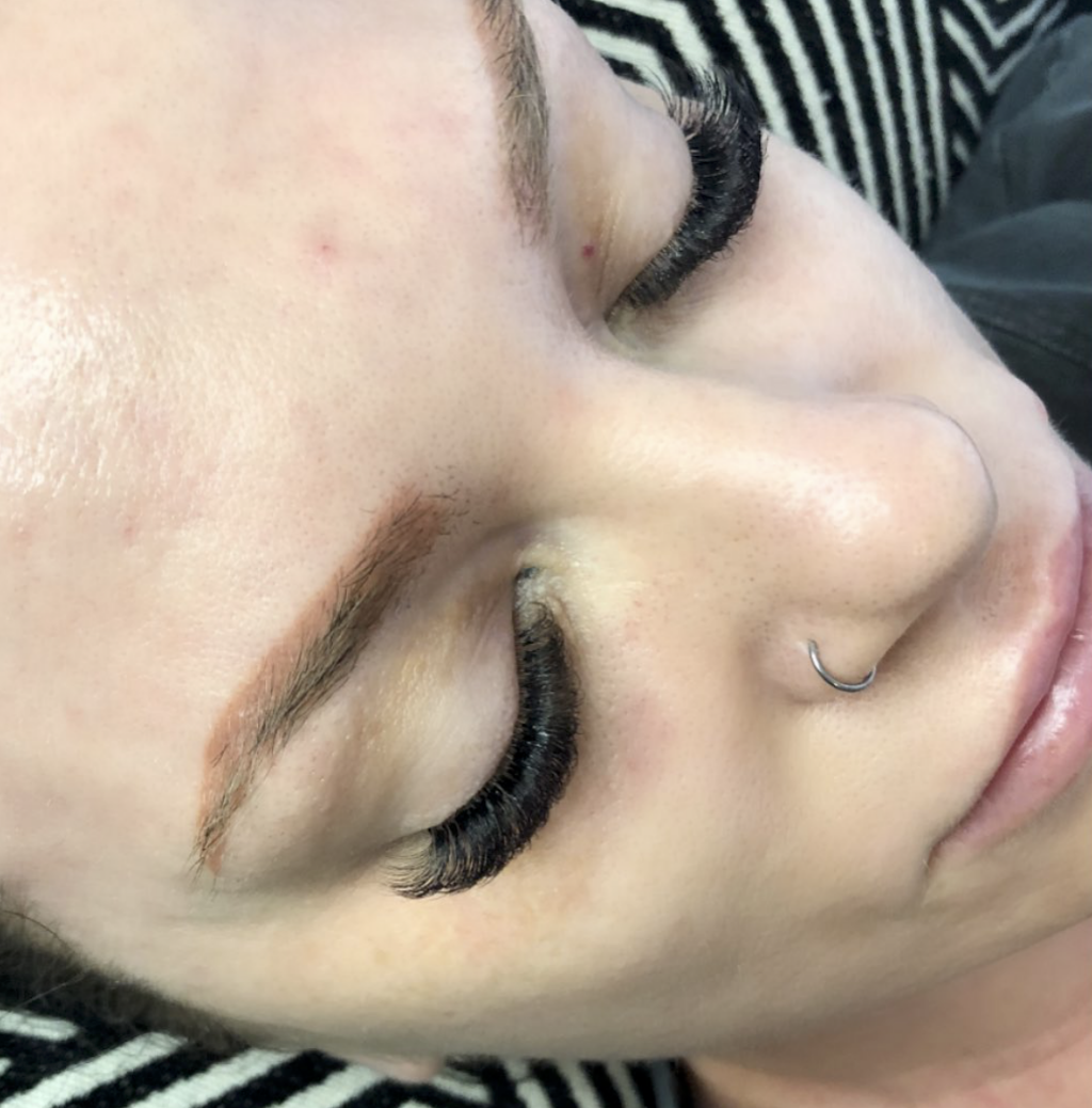 Luxe Lash & Brow House | 29 Somerfield Retreat, Woodhill QLD 4285, Australia | Phone: 0411 853 301