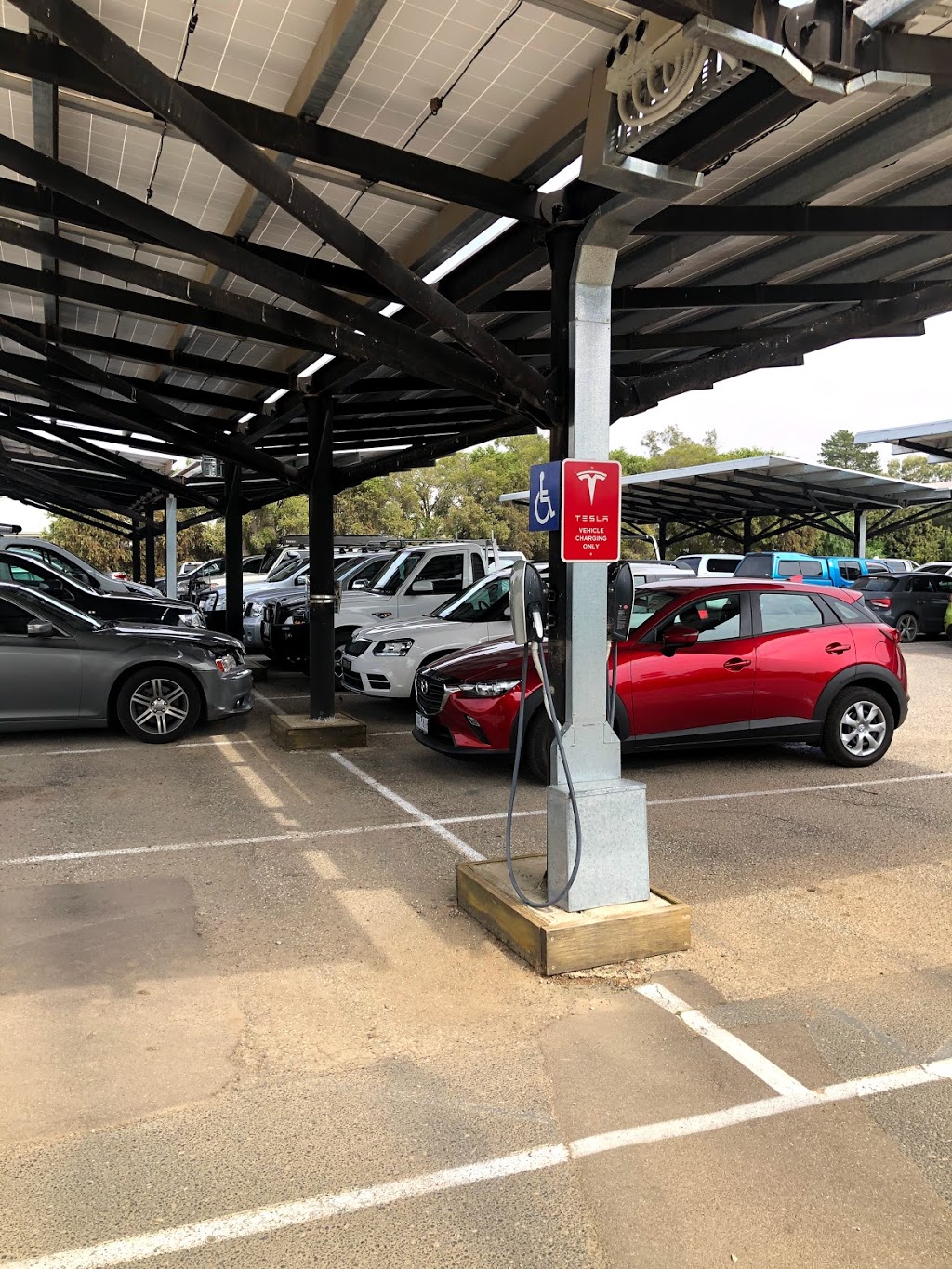 Tesla Destination Charger | 186 Golf Club Dr, Howlong NSW 2643, Australia | Phone: (02) 6026 5321