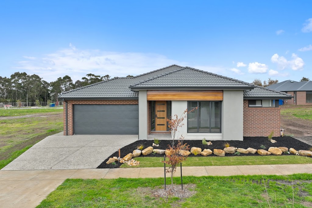Drouin Fields Estate | 70 Gardner and Holman Rd, Drouin VIC 3818, Australia | Phone: 0466 990 241