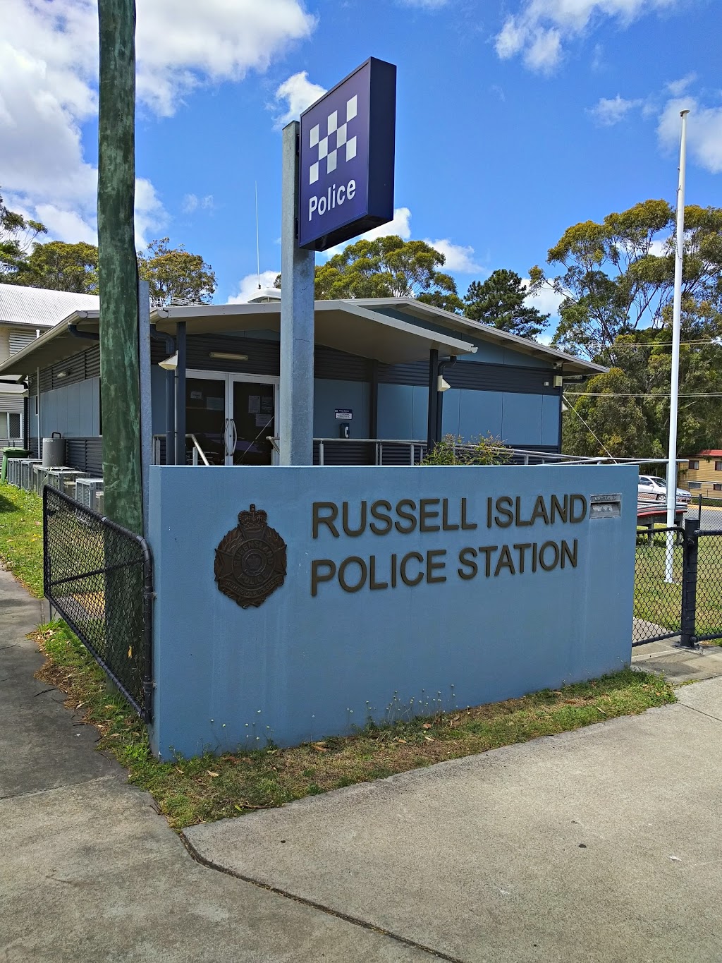Russell Island Police Station | police | 28-30 High St, Russell Island QLD 4184, Australia | 0734091244 OR +61 7 3409 1244