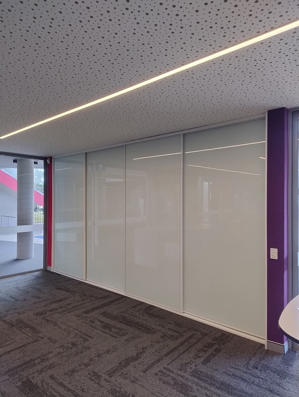 Luna Glass and Glazing | Casuarina Cl, The Oaks NSW 2570, Australia | Phone: 0430 965 527