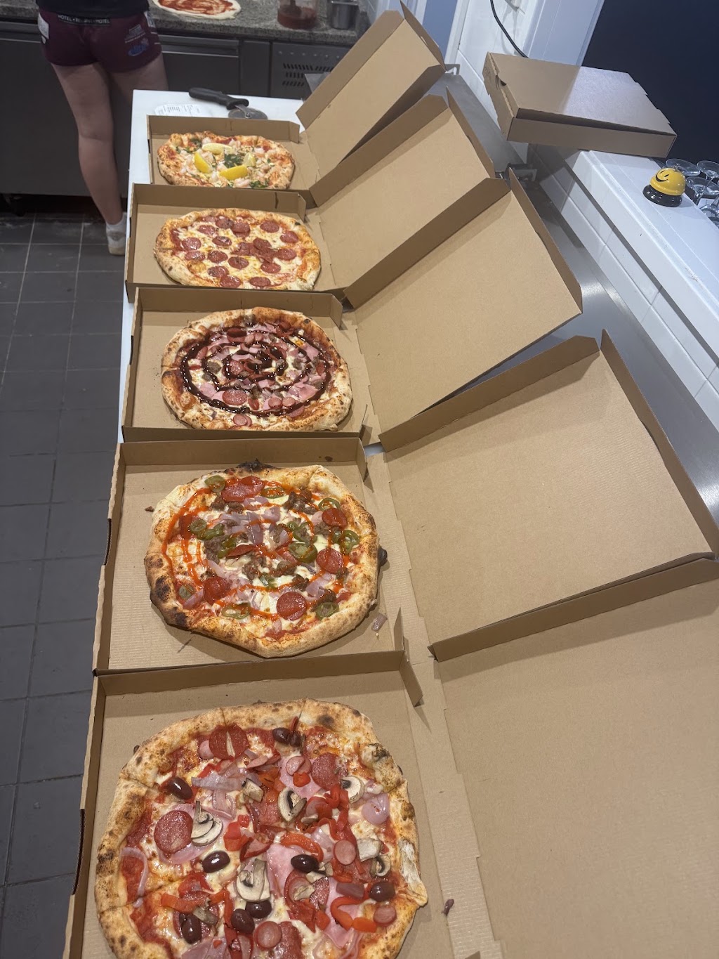 Izzy’s pizza | 14 Ogilvie St, Denman NSW 2328, Australia | Phone: 0447 116 431