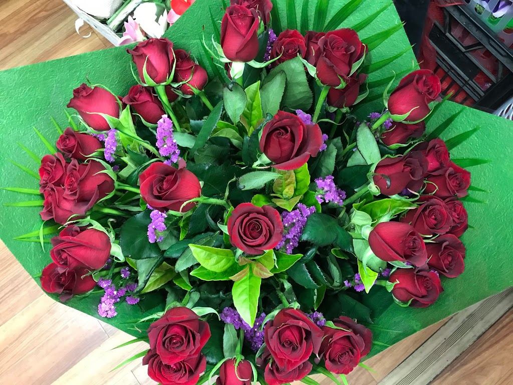 Forest Lake Florist | florist | Cnr College Ave and Joseph Banks Ave, Forest Lake QLD 4078, Australia | 0733729933 OR +61 7 3372 9933