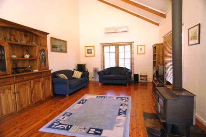 Skilladene Country Cottage Bed and Breakfast | 450 Spring Gully Rd, Clare SA 5453, Australia | Phone: 0421 619 121