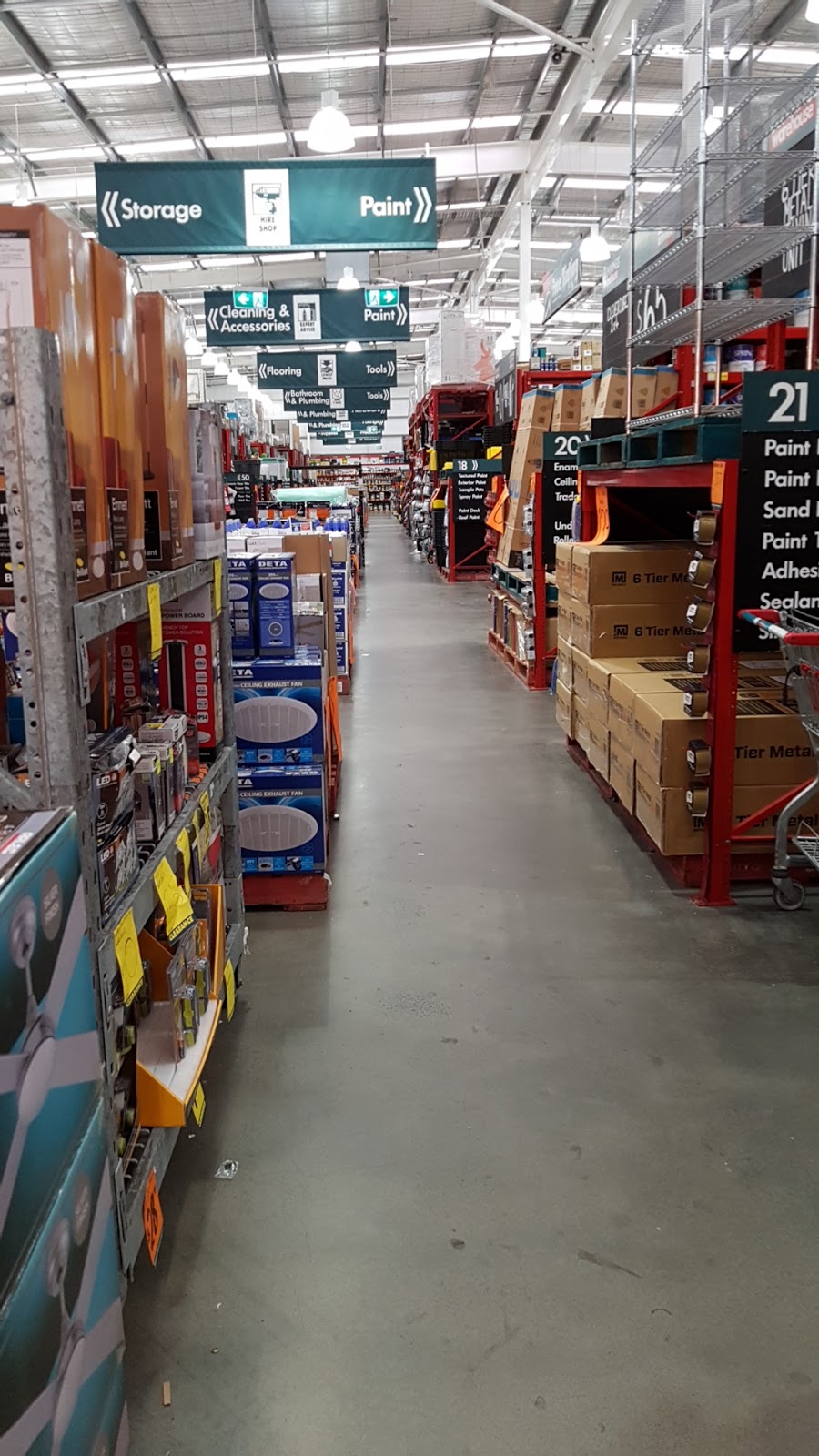 Bunnings Lake Haven | hardware store | Cnr Chelmsford Road &, Pacific Hwy, Charmhaven NSW 2263, Australia | 0243999500 OR +61 2 4399 9500
