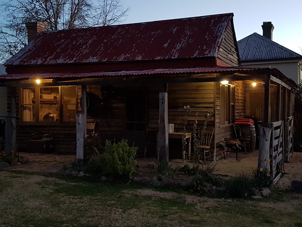 Historic Pioneers Hut | lodging | 217 Desmonds Rd, Booroolite VIC 3723, Australia | 0418427273 OR +61 418 427 273