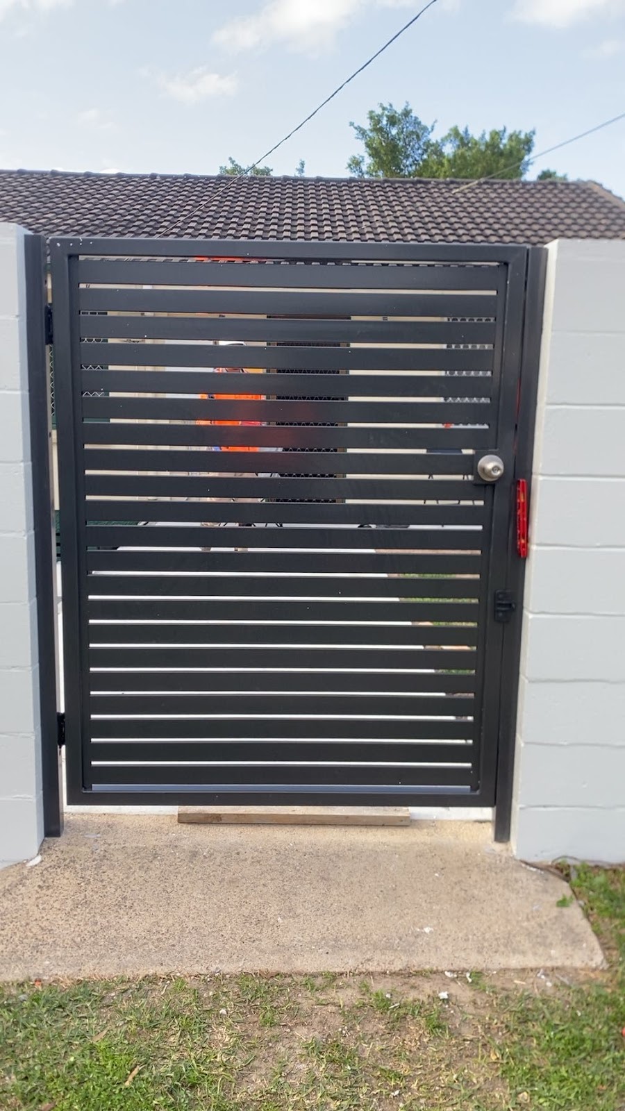 JW Fencing & Gates | 329 Waller Rd, Park Ridge QLD 4125, Australia | Phone: 0478 016 434