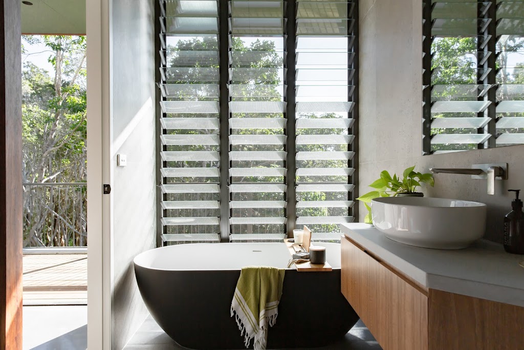 THE ECO LODGE - Byron Beach Retreats | 14 Taylors Lake Rd, Broken Head NSW 2481, Australia | Phone: 0403 617 449