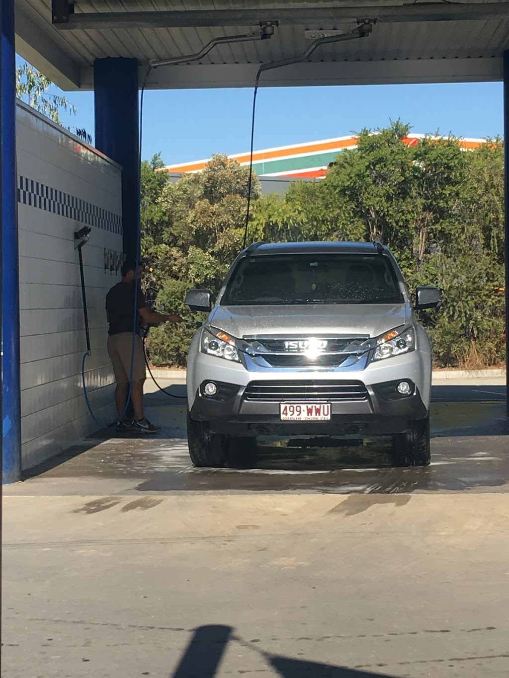 Winston Glades Car and Dog Wash | car wash | 6 Astral Ct, Flinders View QLD 4305, Australia | 0732941767 OR +61 7 3294 1767