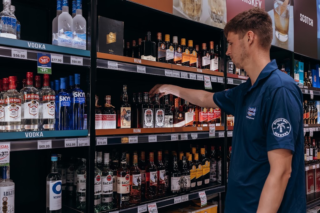 Liquor Legends Drive Thru - The Mayfair Hotel Emerald | 9/11 Mayfair Dr, Emerald QLD 4720, Australia | Phone: (07) 4987 4081