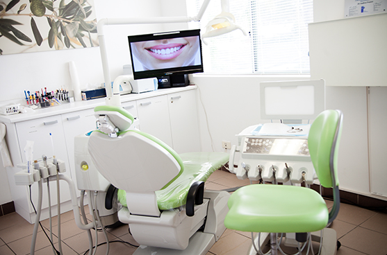 Total Smiles | dentist | 84 Hoxton Park Rd, Liverpool NSW 2170, Australia | 0298222630 OR +61 2 9822 2630