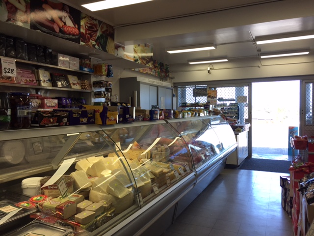 Georges Fruit Shop | store | 11 Jones Ave, Mount Warrigal NSW 2528, Australia | 0242969614 OR +61 2 4296 9614