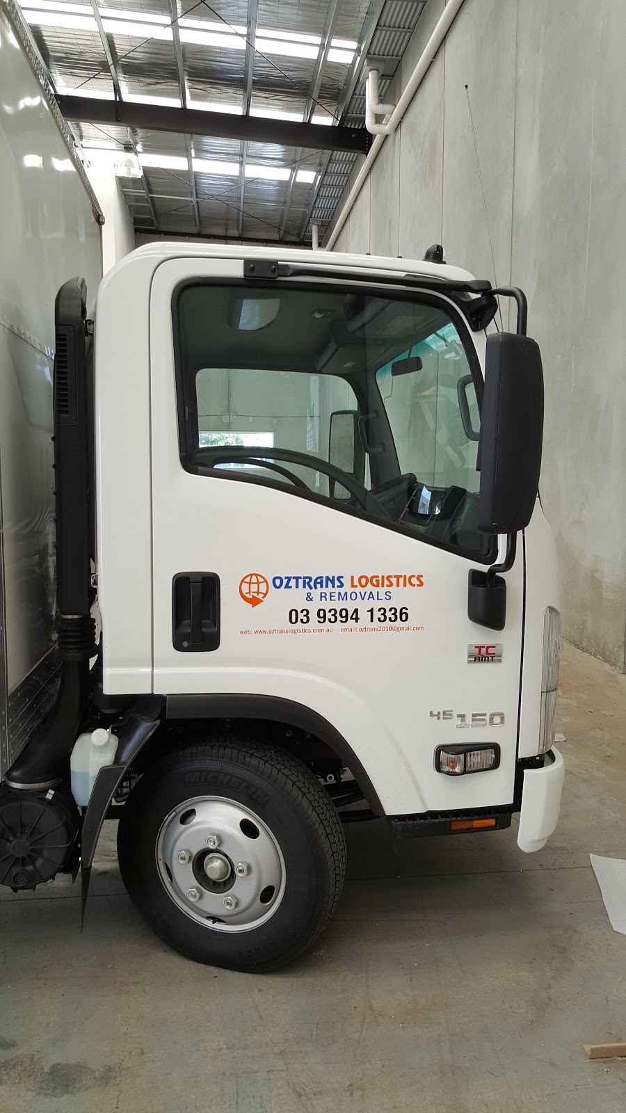 OZTRANS LOGISTICS & REMOVALS | Unit 4 No/1 Derrimut Dr, Derrimut VIC 3030, Australia | Phone: (03) 9394 1336