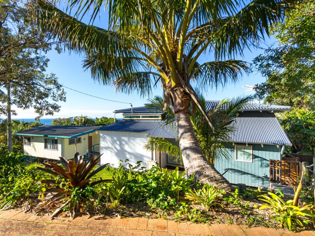 Cylinder Palms Holiday Home | 39 Yarrong Rd, Point Lookout QLD 4183, Australia | Phone: (07) 3409 8255