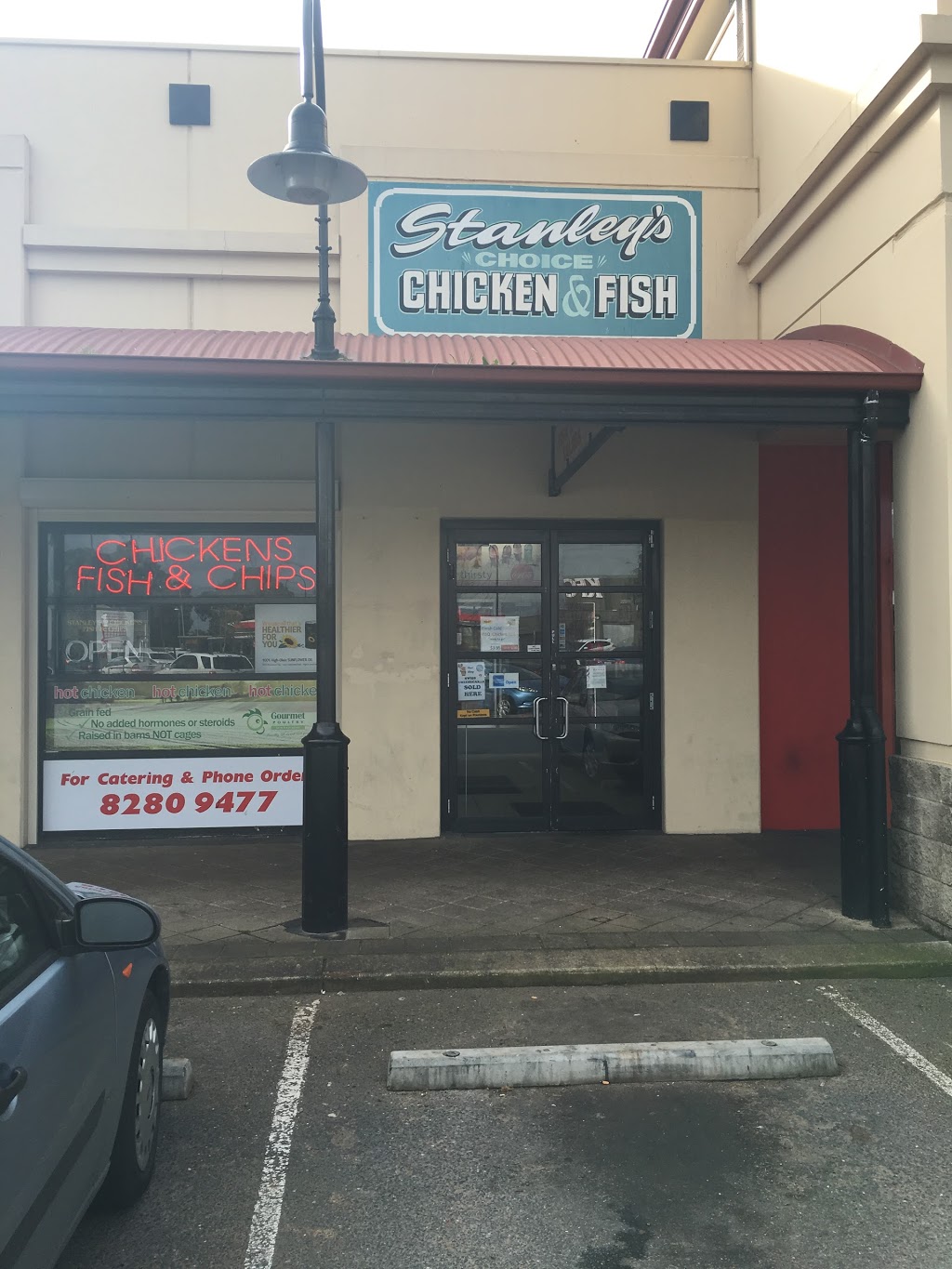Stanleys Chicken Burgers Seafood | meal takeaway | Paralowie Village, 2/1-9 Liberator Dr, Paralowie SA 5108, Australia | 0882809477 OR +61 8 8280 9477