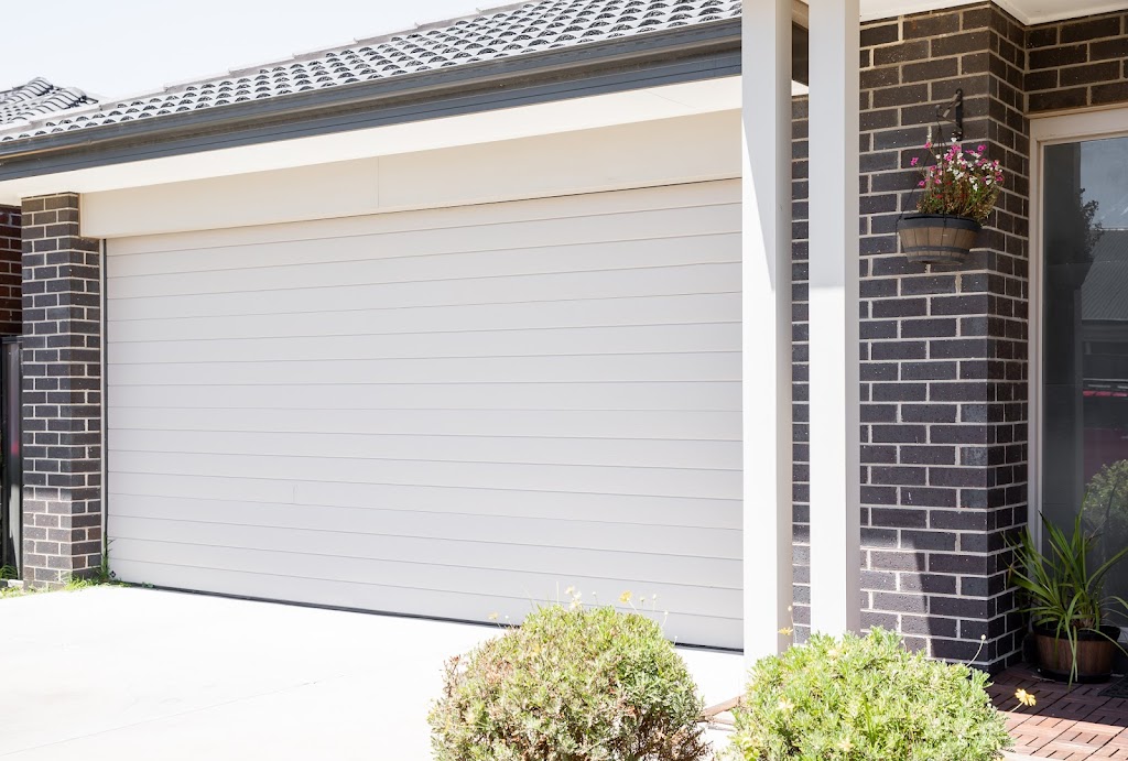 B&D Garage Doors Brisbane | 17 Oasis Ct, Clontarf QLD 4019, Australia | Phone: 13 62 63