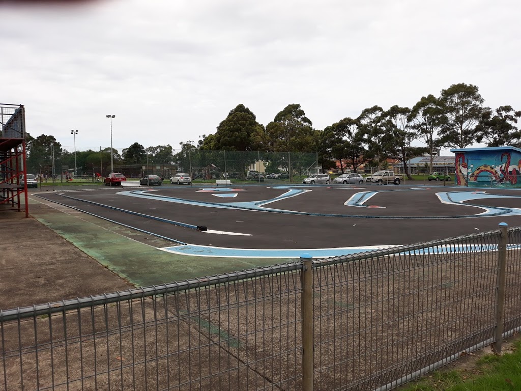 Guest Park Model Car Race Track | park | Cambridge Ave, Fairy Meadow NSW 2519, Australia