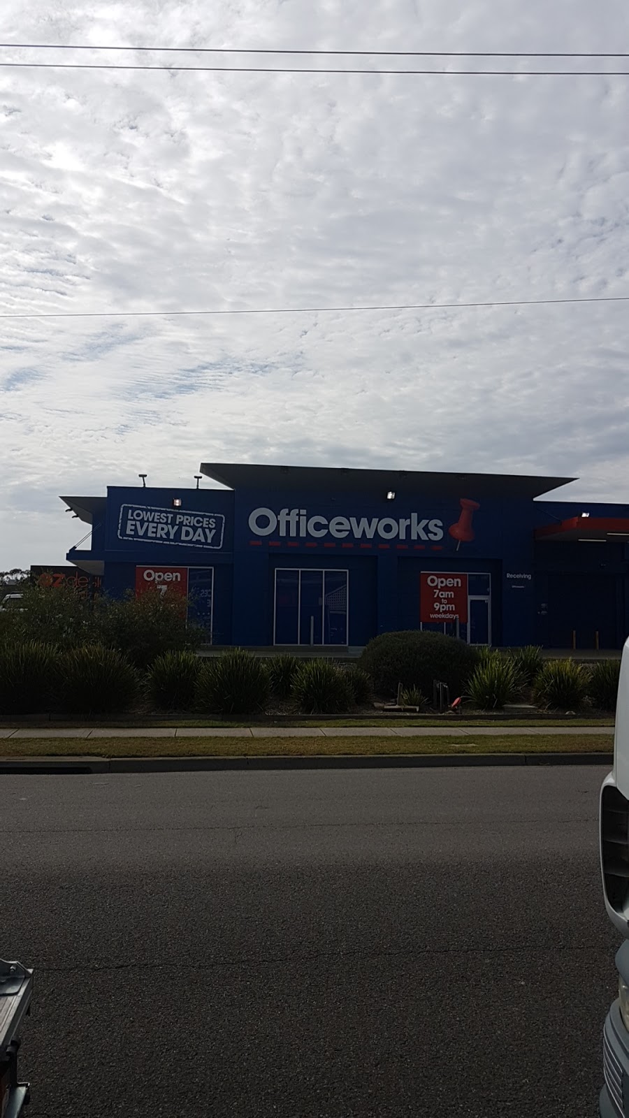 Officeworks Tuggerah | electronics store | 9 Bryant Dr, Tuggerah NSW 2259, Australia | 0243508000 OR +61 2 4350 8000