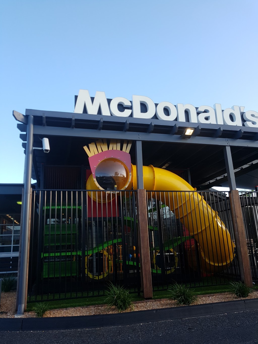 McDonalds Glenmore | Glenmore Shopping Centre, 512-516 Yaamba Rd, Norman Gardens QLD 4701, Australia | Phone: (07) 4926 1986
