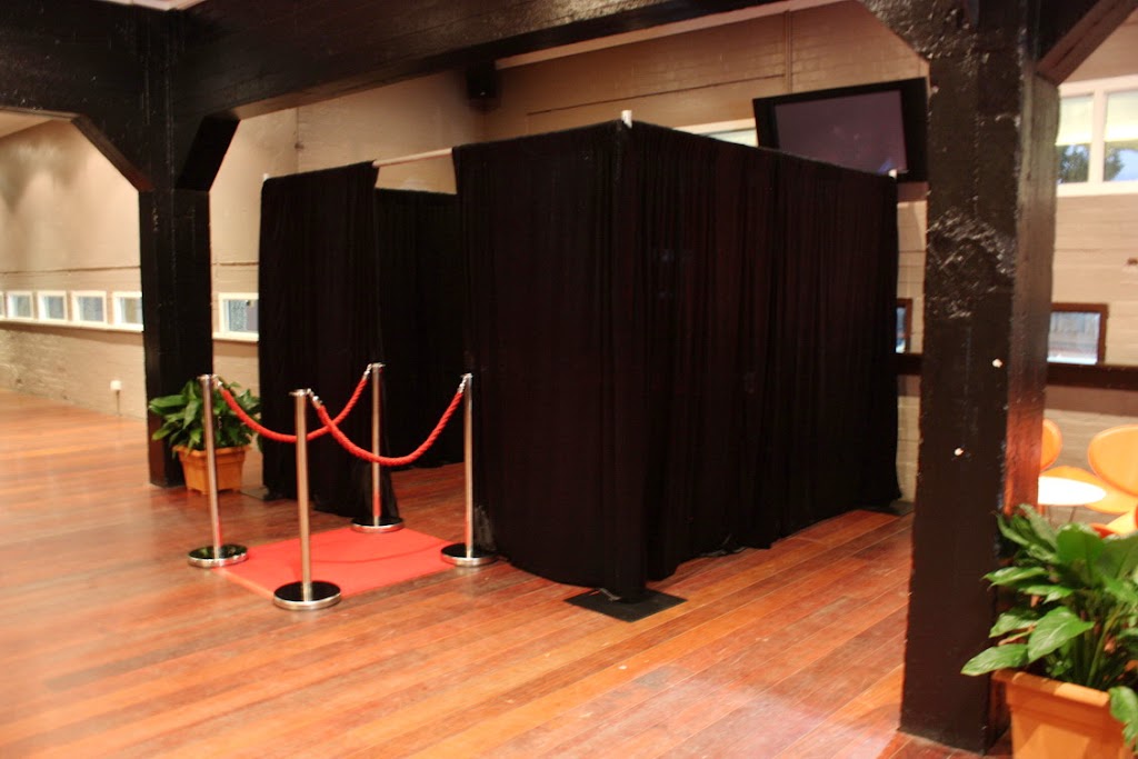 Ace Photo Booth Hire | 1 Vasey Ct, Upper Coomera QLD 4209, Australia | Phone: 0468 760 750