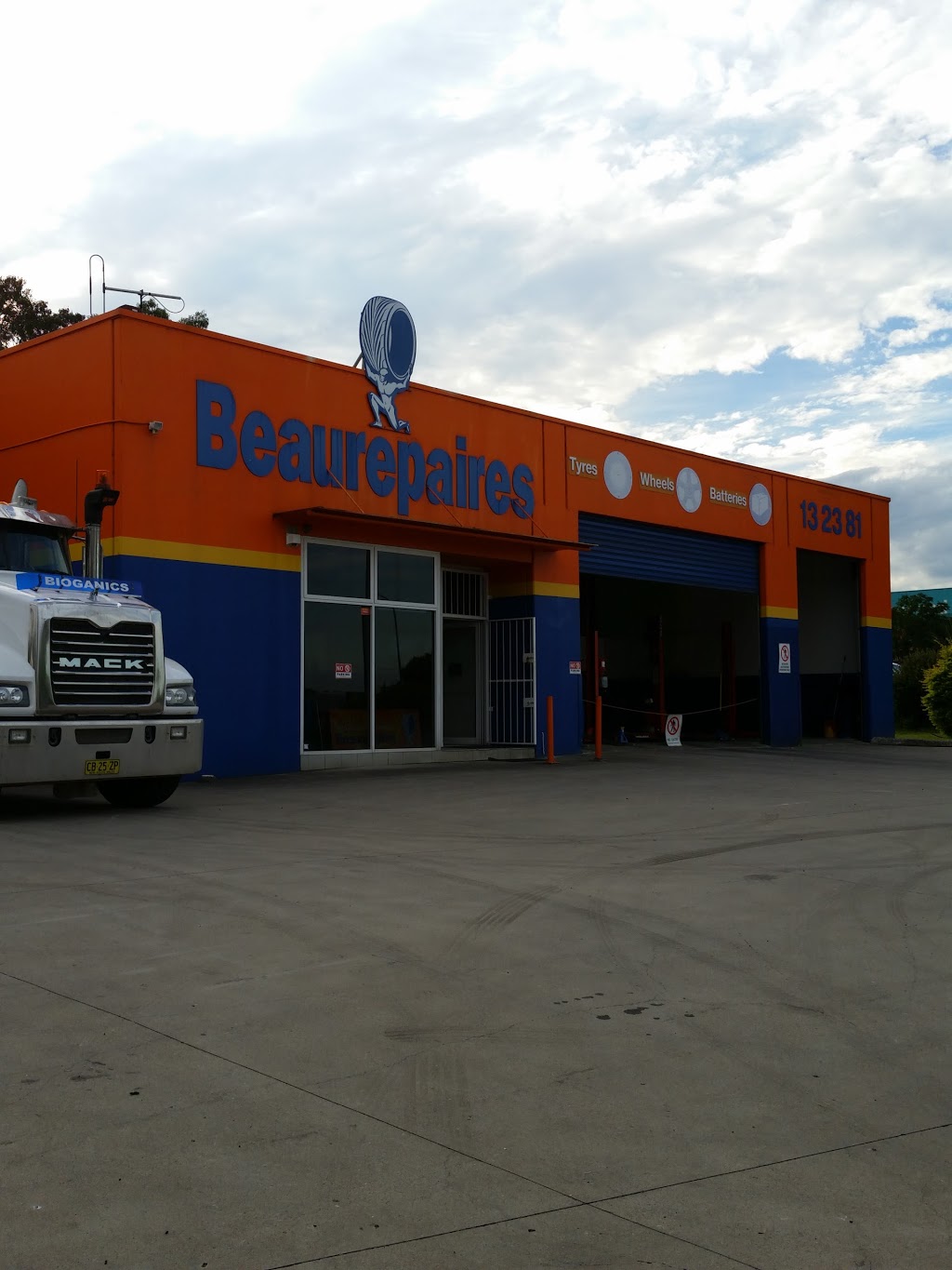 Beaurepaires for Tyres Minto | car repair | 2 Holmes Rd, Minto NSW 2566, Australia | 0291324172 OR +61 2 9132 4172