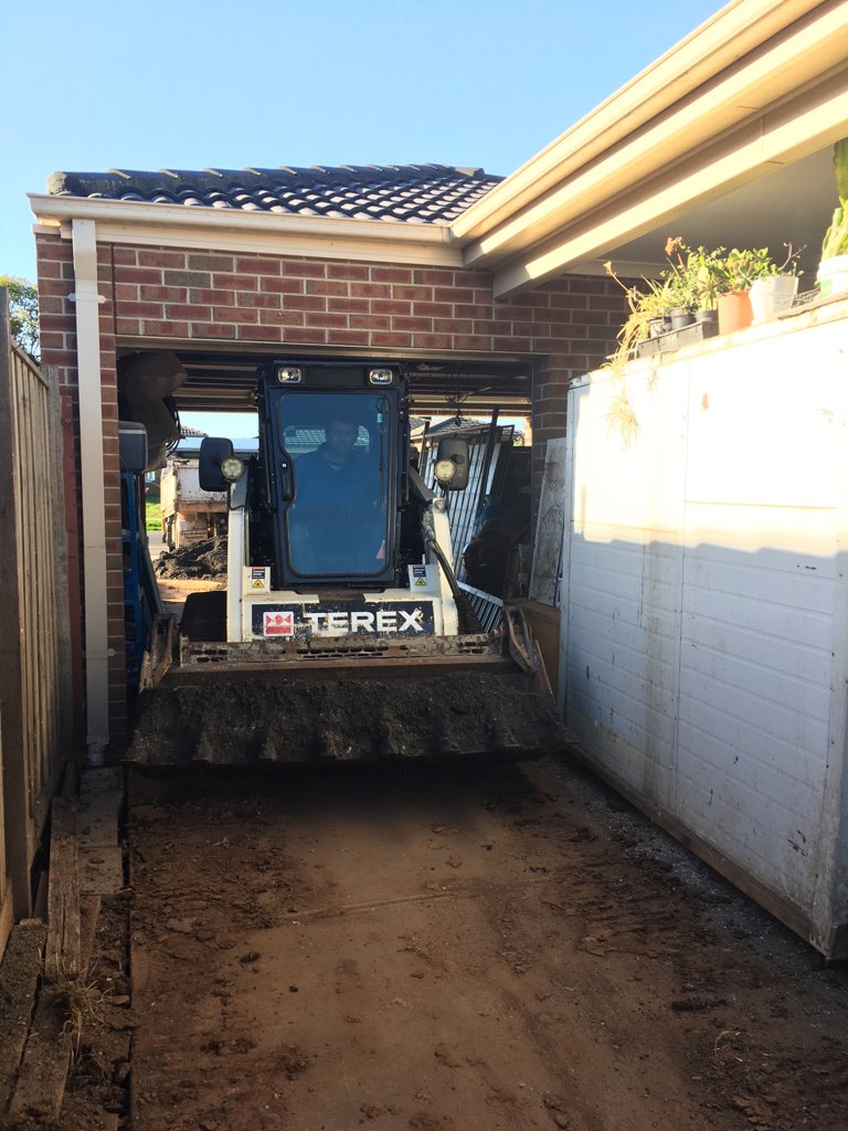 P & J Earthworks Ballarat Excavator Hire | 133 Strickland Parade, Brown Hill VIC 3350, Australia | Phone: 0418 518 270